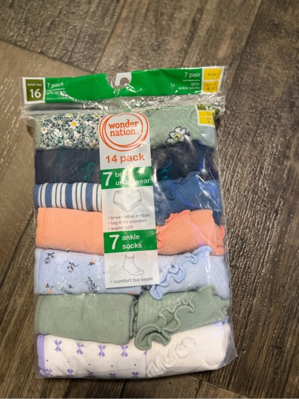 wonder nation Girls' Assorted Green, Blue, Peach and White Ankle Socks - 7 Pair